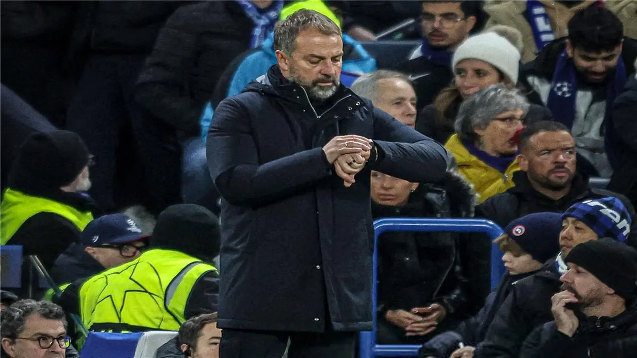 توتر العلاقة بين فليك ولاعب برشلونة يهدد استقرار الفريق